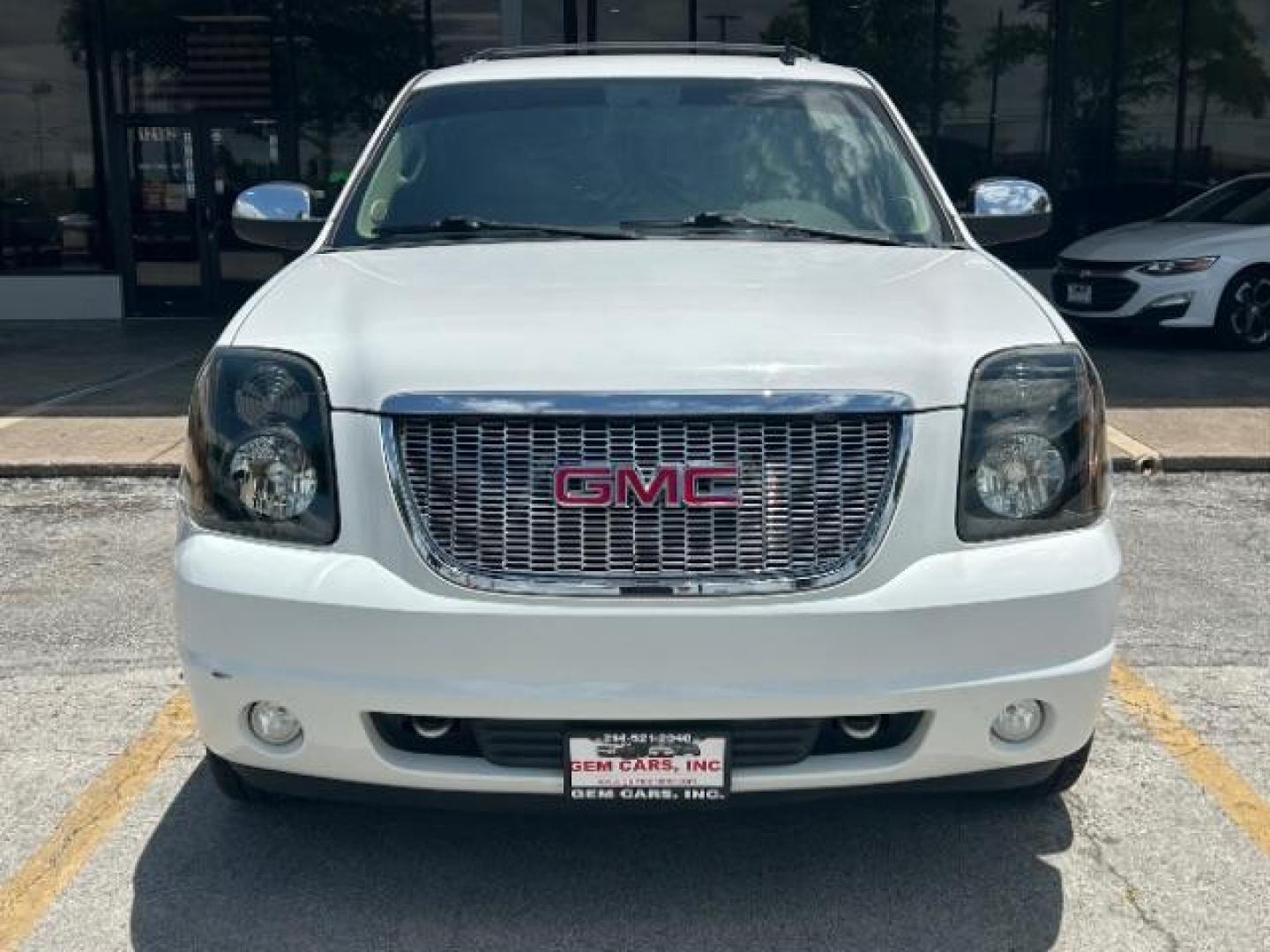 2012 Summit White GMC Yukon SLT1 2WD (1GKS1CE08CR) with an 5.3L V8 OHV 16V FFV engine, 6-Speed Automatic transmission, located at 12182 Garland Rd, Dallas, TX, 75218, (214) 521-2040, 0.000000, 0.000000 - Photo#1