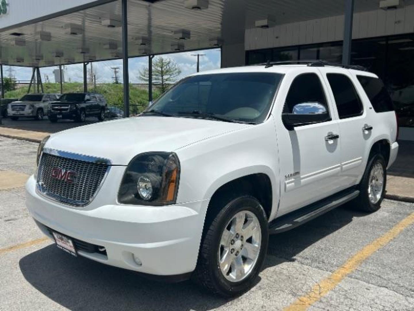 2012 Summit White GMC Yukon SLT1 2WD (1GKS1CE08CR) with an 5.3L V8 OHV 16V FFV engine, 6-Speed Automatic transmission, located at 12182 Garland Rd, Dallas, TX, 75218, (214) 521-2040, 0.000000, 0.000000 - Photo#2