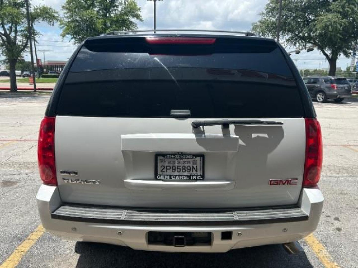2012 Summit White GMC Yukon SLT1 2WD (1GKS1CE08CR) with an 5.3L V8 OHV 16V FFV engine, 6-Speed Automatic transmission, located at 12182 Garland Rd, Dallas, TX, 75218, (214) 521-2040, 0.000000, 0.000000 - Photo#5