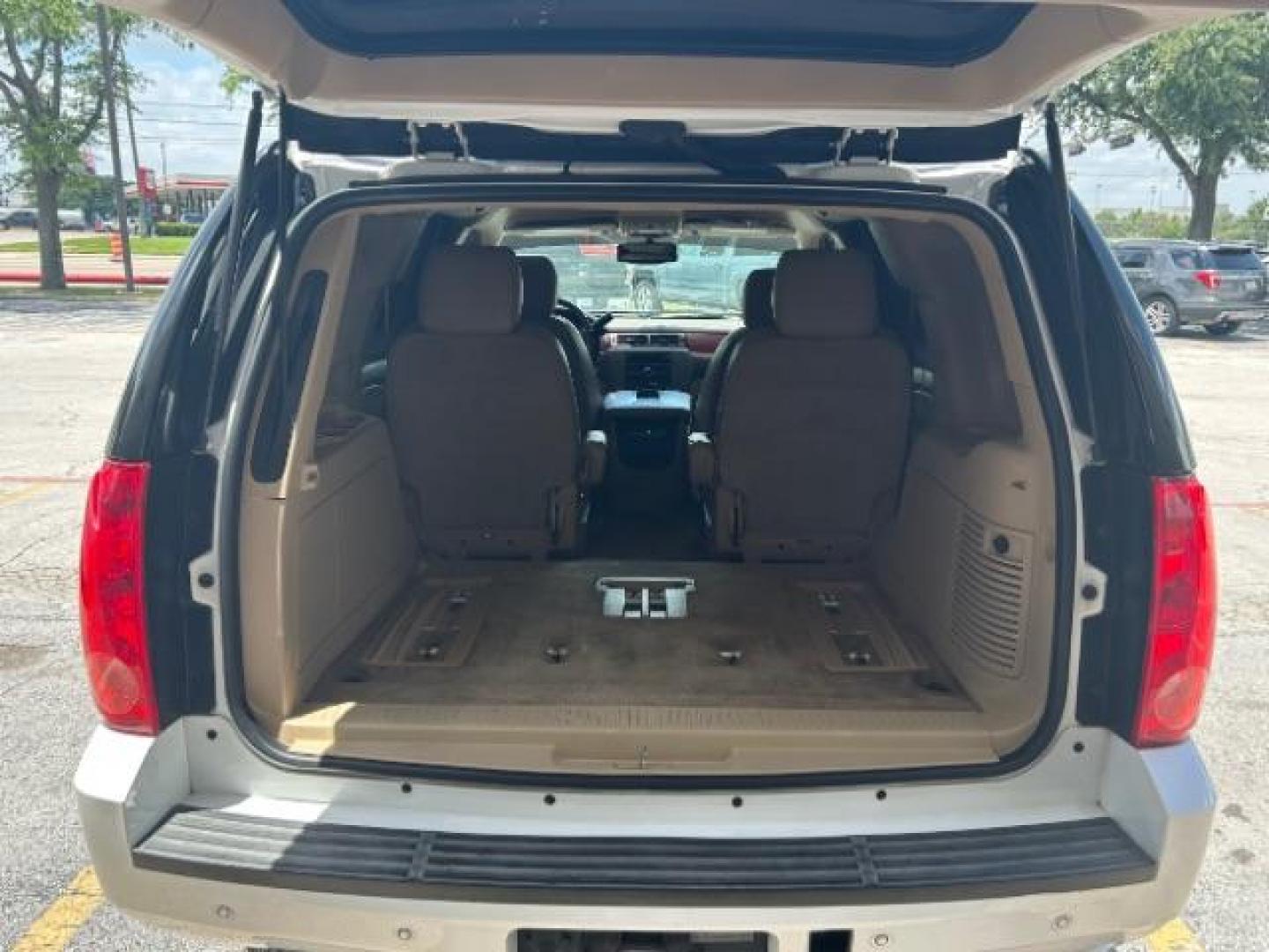 2012 Summit White GMC Yukon SLT1 2WD (1GKS1CE08CR) with an 5.3L V8 OHV 16V FFV engine, 6-Speed Automatic transmission, located at 12182 Garland Rd, Dallas, TX, 75218, (214) 521-2040, 0.000000, 0.000000 - Photo#6