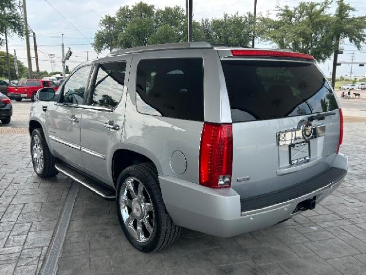 2012 Radiant Silver Metallic /Cashmere Leather Interior Cadillac Escalade AWD Luxury (1GYS4BEF0CR) with an 6.2L V8 OHV 16V FFV engine, 6-Speed Automatic transmission, located at 12182 Garland Rd, Dallas, TX, 75218, (214) 521-2040, 0.000000, 0.000000 - Photo#4