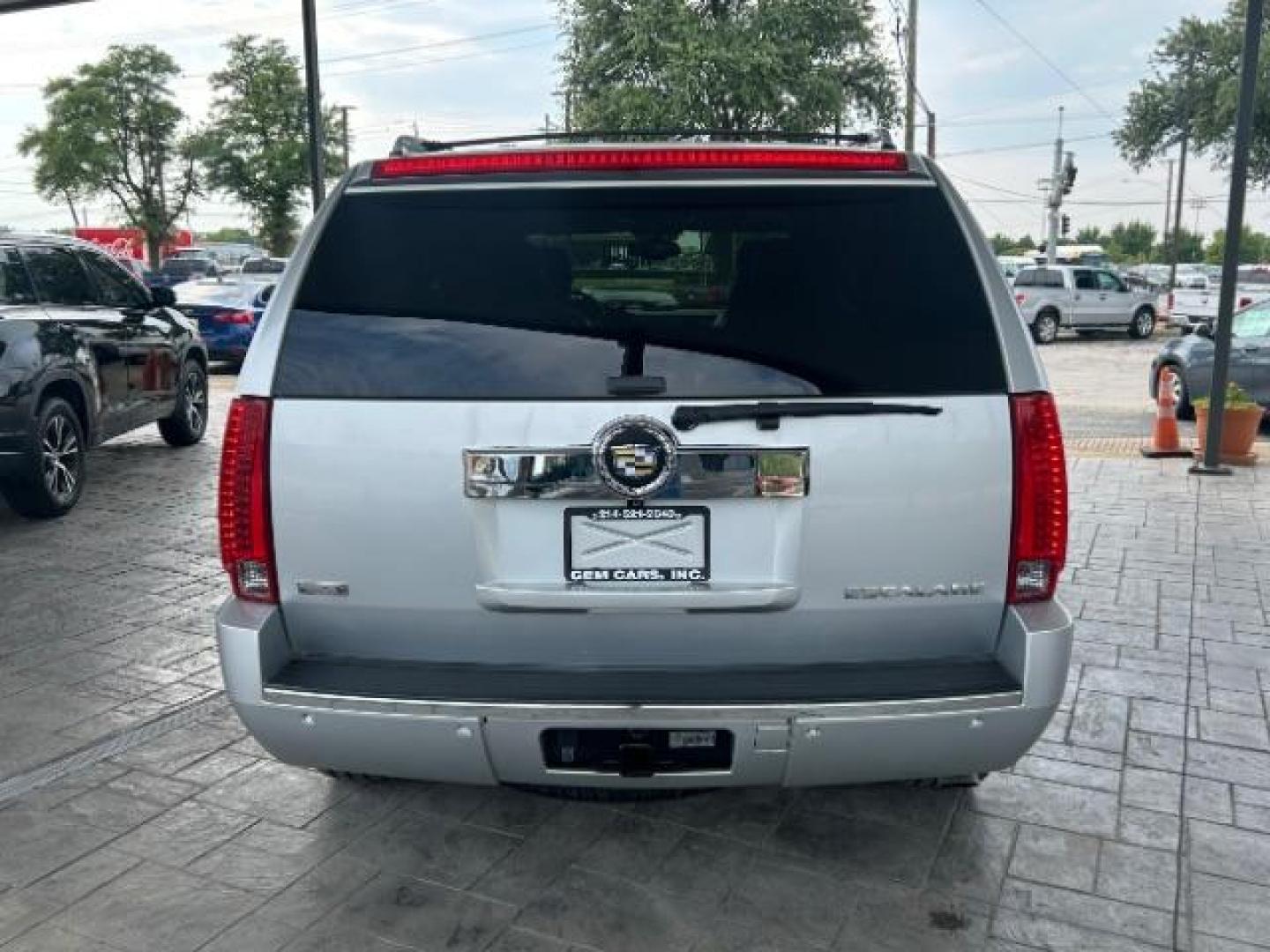 2012 Radiant Silver Metallic /Cashmere Leather Interior Cadillac Escalade AWD Luxury (1GYS4BEF0CR) with an 6.2L V8 OHV 16V FFV engine, 6-Speed Automatic transmission, located at 12182 Garland Rd, Dallas, TX, 75218, (214) 521-2040, 0.000000, 0.000000 - Photo#5