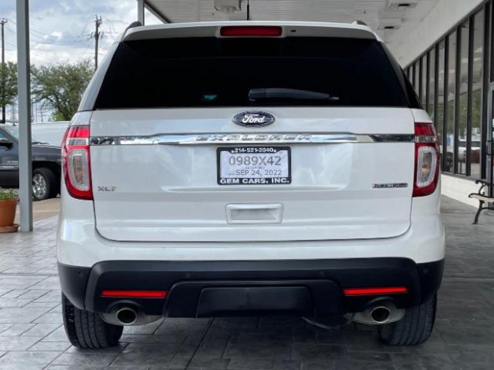 2015 White Platinum Metal Ford Explorer XLT FWD (1FM5K7D85FG) with an 3.5L V6 DOHC 24V engine, 6-Speed Automatic transmission, located at 12182 Garland Rd, Dallas, TX, 75218, (214) 521-2040, 0.000000, 0.000000 - Photo #3