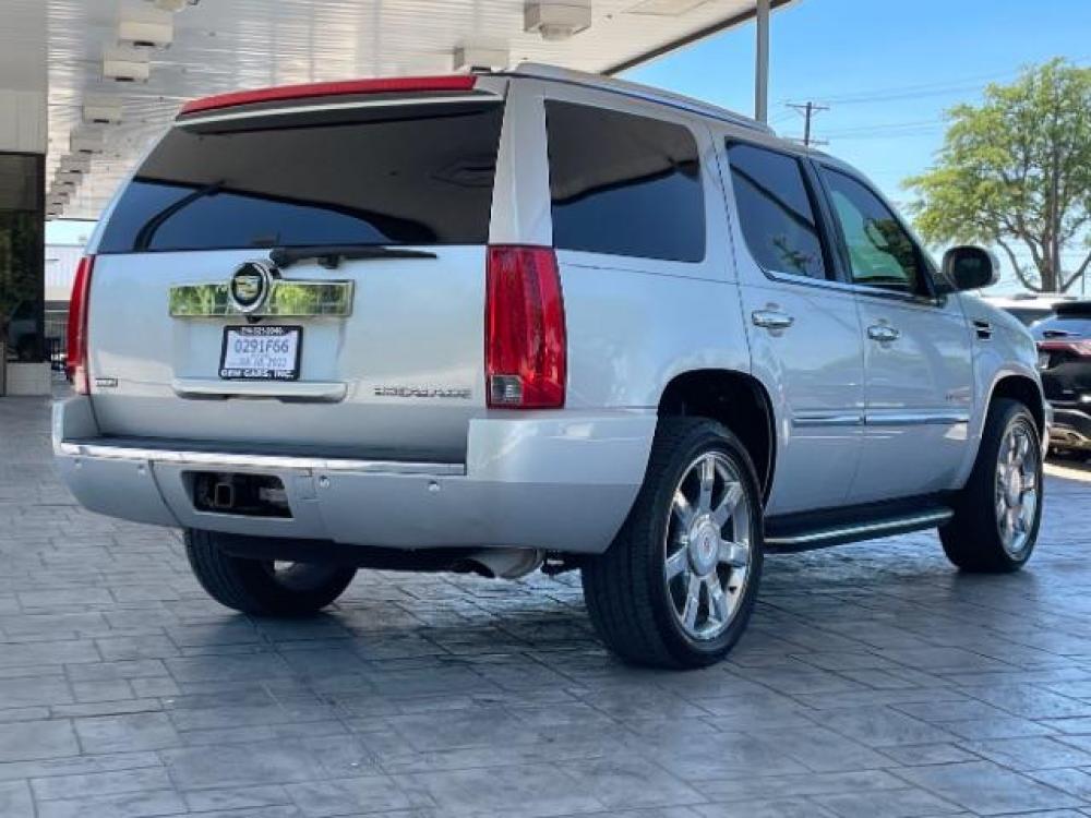 2012 Radiant Silver Metal Cadillac Escalade 2WD Luxury (1GYS3BEF4CR) with an 6.2L V8 OHV 16V FFV engine, 6-Speed Automatic transmission, located at 12182 Garland Rd, Dallas, TX, 75218, (214) 521-2040, 0.000000, 0.000000 - Photo #6