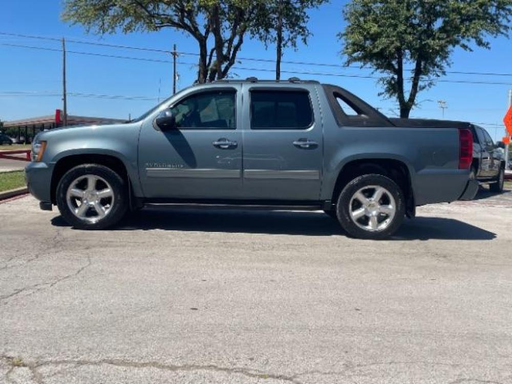 2011 Blue Granite Metallic Chevrolet Avalanche LS 2WD (3GNMCEE06BG) with an 5.3L V8 OHV 16V FFV engine, 4-Speed Automatic transmission, located at 12182 Garland Rd, Dallas, TX, 75218, (214) 521-2040, 0.000000, 0.000000 - Photo #3