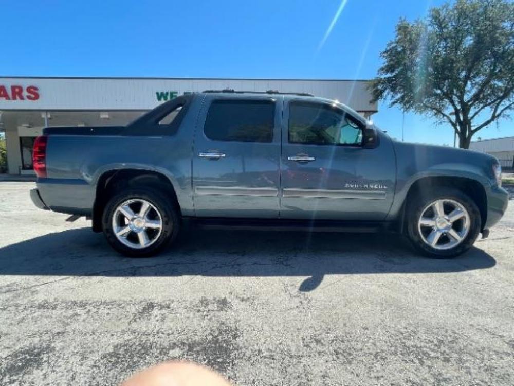 2011 Blue Granite Metallic Chevrolet Avalanche LS 2WD (3GNMCEE06BG) with an 5.3L V8 OHV 16V FFV engine, 4-Speed Automatic transmission, located at 12182 Garland Rd, Dallas, TX, 75218, (214) 521-2040, 0.000000, 0.000000 - Photo #7