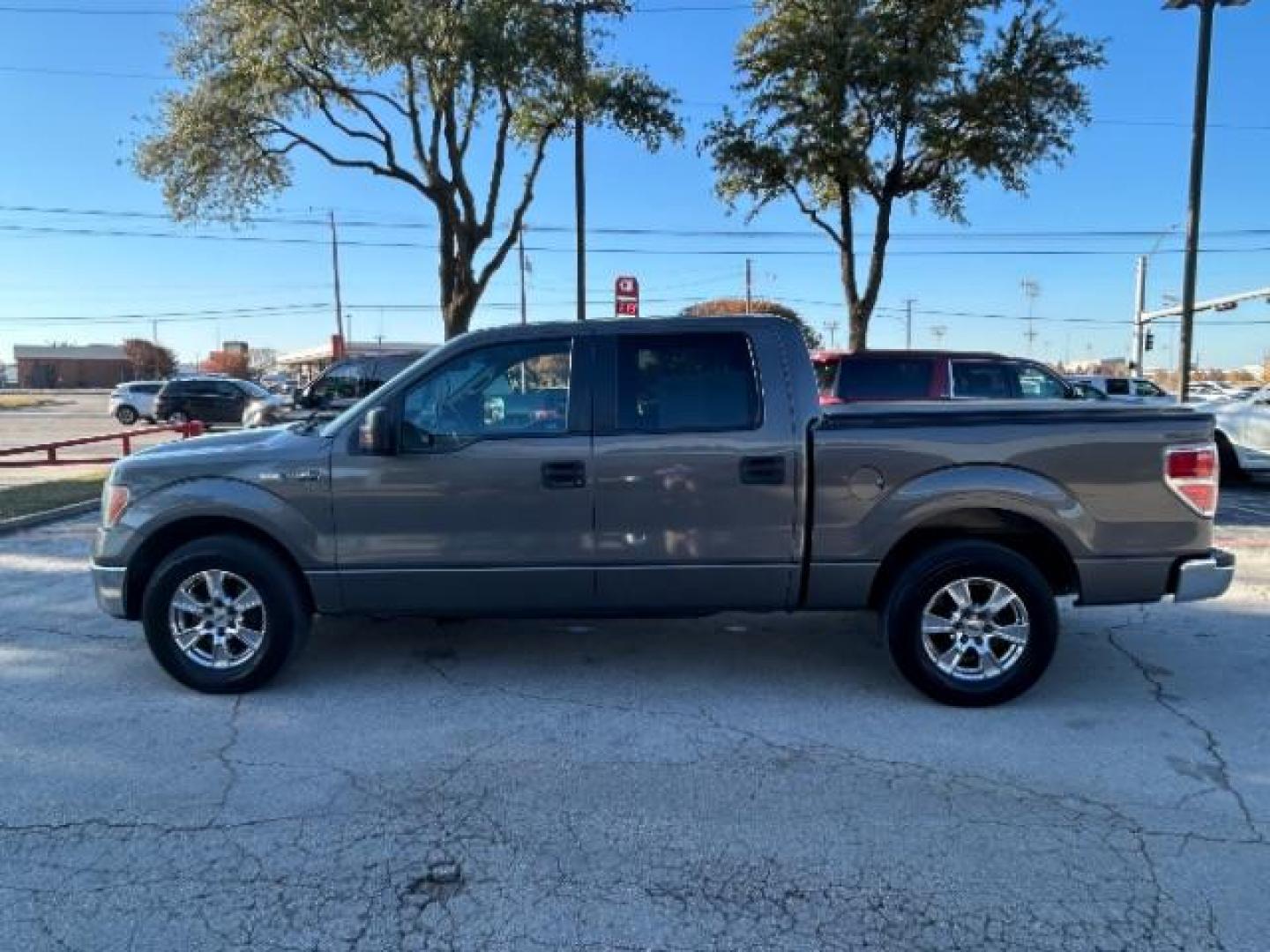 2013 GRAY Ford F-150 XLT SuperCrew 5.5-ft (1FTFW1CF9DK) with an 5.0L V8 engine, 6-Speed Automatic transmission, located at 12182 Garland Rd, Dallas, TX, 75218, (214) 521-2040, 0.000000, 0.000000 - Photo#3