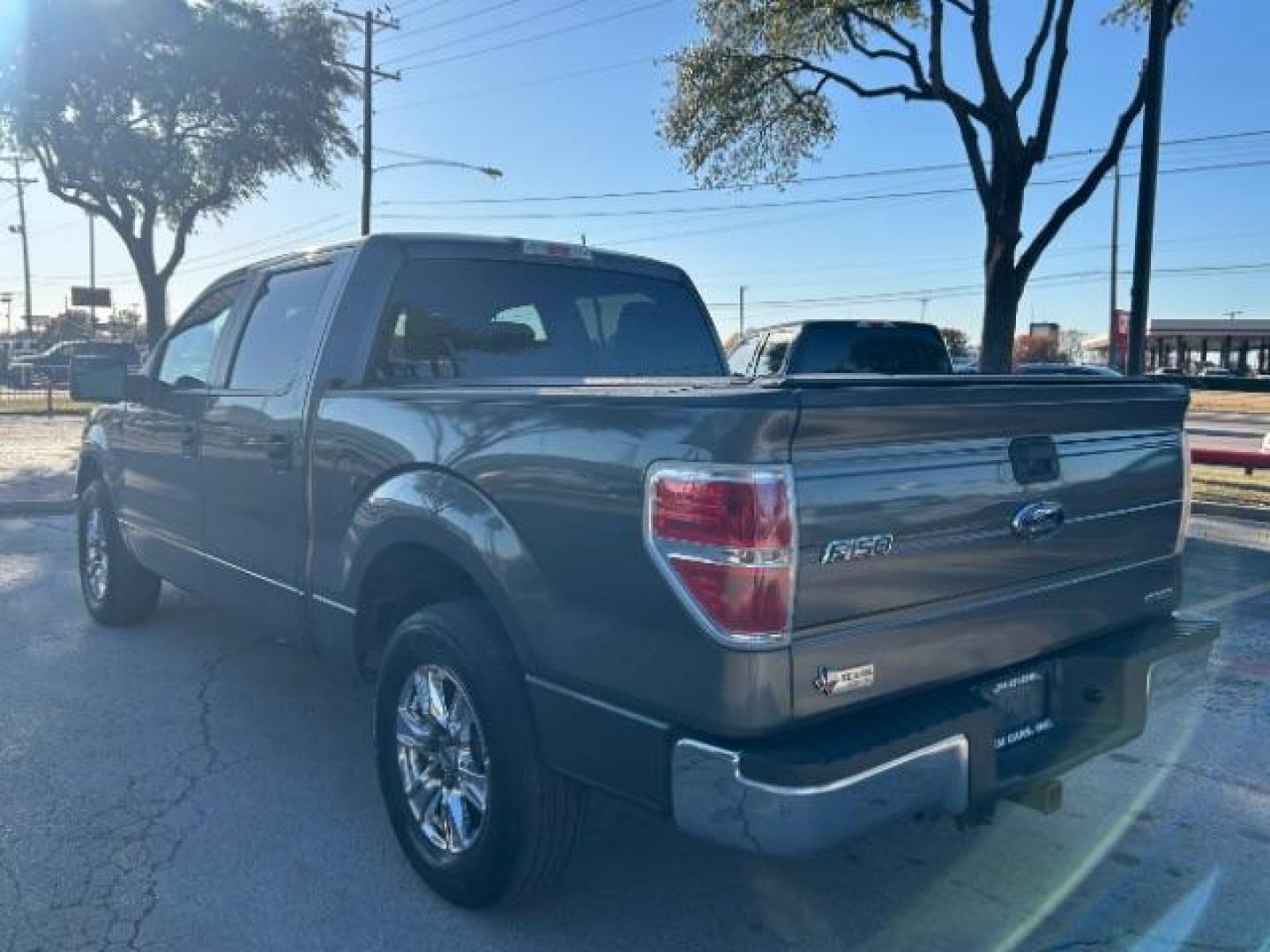 2013 GRAY Ford F-150 XLT SuperCrew 5.5-ft (1FTFW1CF9DK) with an 5.0L V8 engine, 6-Speed Automatic transmission, located at 12182 Garland Rd, Dallas, TX, 75218, (214) 521-2040, 0.000000, 0.000000 - Photo#4