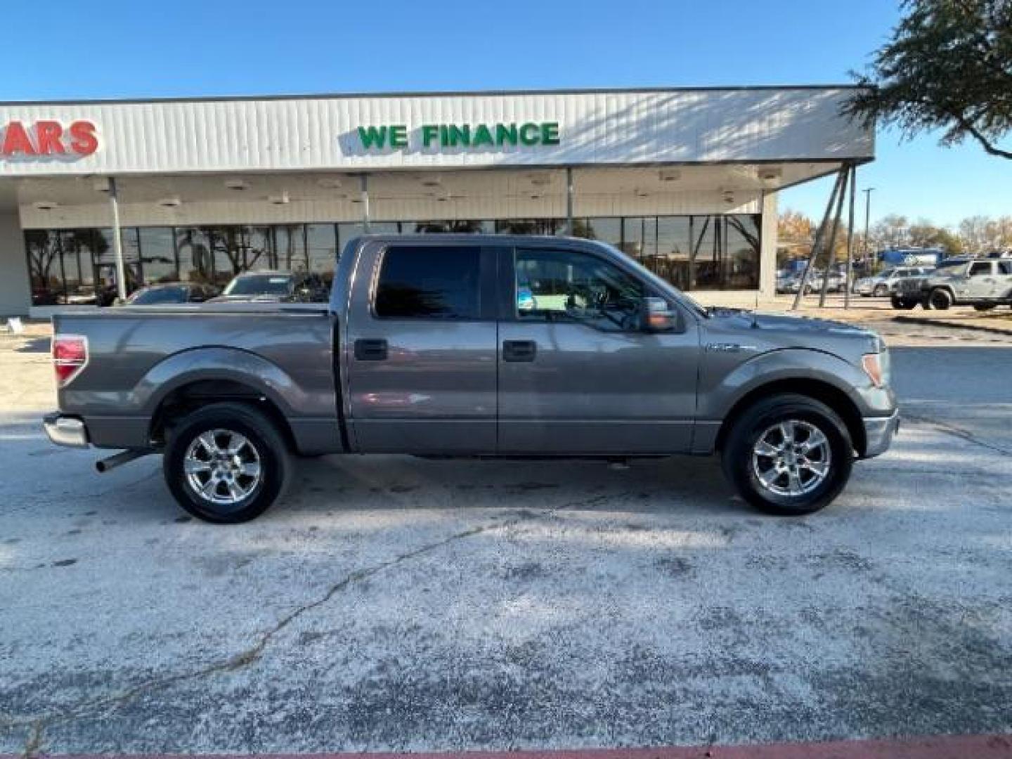 2013 GRAY Ford F-150 XLT SuperCrew 5.5-ft (1FTFW1CF9DK) with an 5.0L V8 engine, 6-Speed Automatic transmission, located at 12182 Garland Rd, Dallas, TX, 75218, (214) 521-2040, 0.000000, 0.000000 - Photo#7