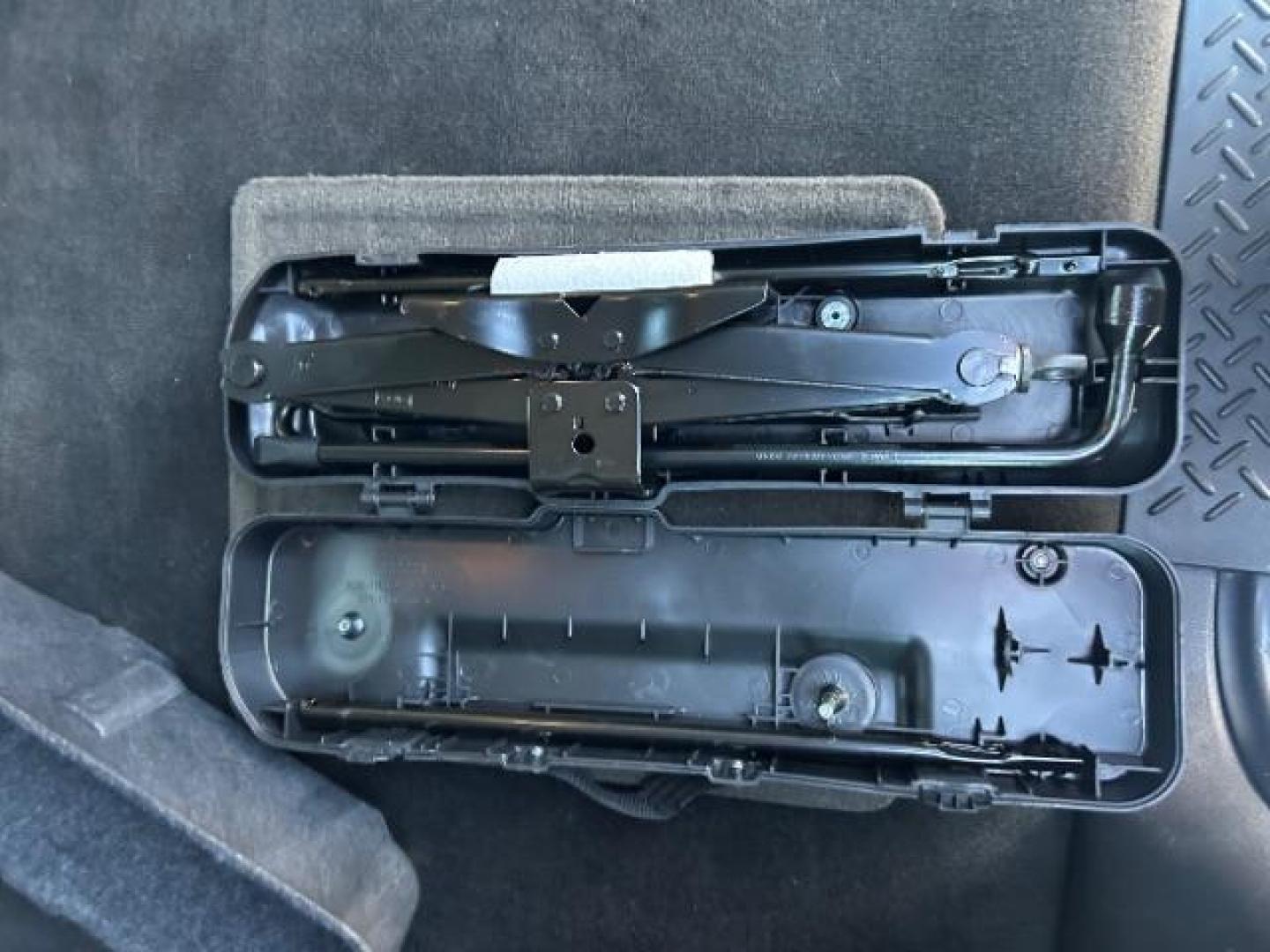 2013 GRAY Ford F-150 XLT SuperCrew 5.5-ft (1FTFW1CF9DK) with an 5.0L V8 engine, 6-Speed Automatic transmission, located at 12182 Garland Rd, Dallas, TX, 75218, (214) 521-2040, 0.000000, 0.000000 - Photo#17