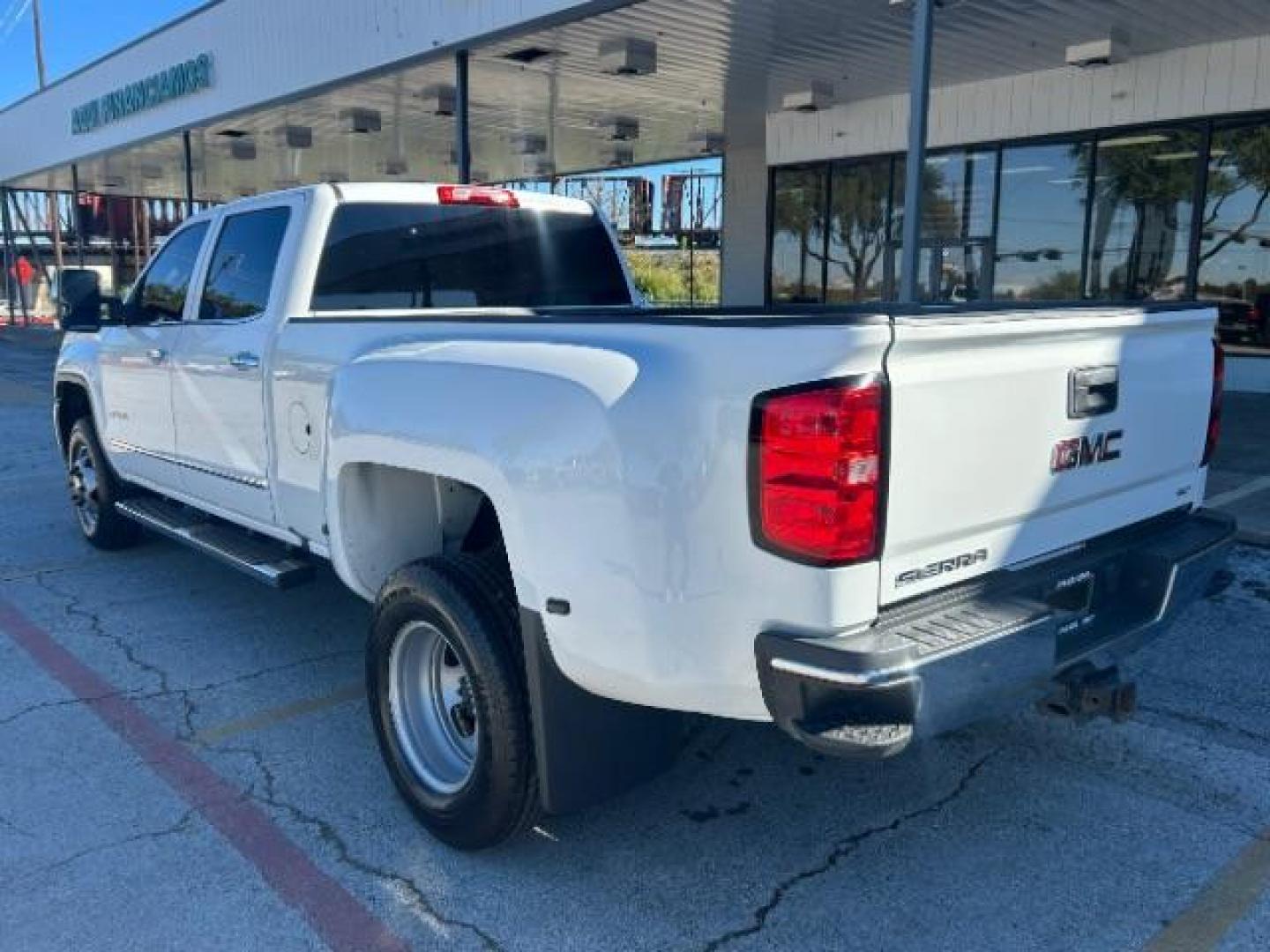 2018 Summit White GMC Sierra 3500HD SLT Crew Cab 4WD (1GT42XCG9JF) with an 6.0L V8 OHV 16V FFV engine, 6-Speed Automatic transmission, located at 12182 Garland Rd, Dallas, TX, 75218, (214) 521-2040, 0.000000, 0.000000 - Photo#4