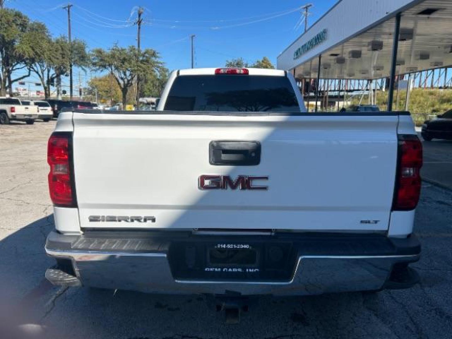 2018 Summit White GMC Sierra 3500HD SLT Crew Cab 4WD (1GT42XCG9JF) with an 6.0L V8 OHV 16V FFV engine, 6-Speed Automatic transmission, located at 12182 Garland Rd, Dallas, TX, 75218, (214) 521-2040, 0.000000, 0.000000 - Photo#5