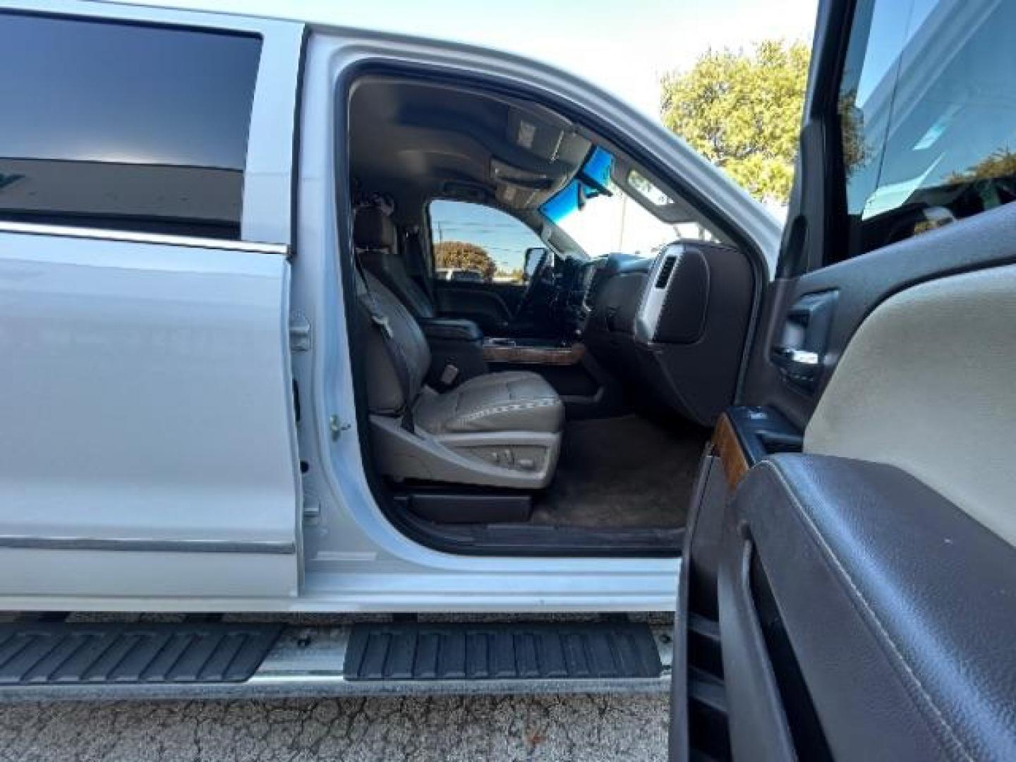 2018 Summit White GMC Sierra 3500HD SLT Crew Cab 4WD (1GT42XCG9JF) with an 6.0L V8 OHV 16V FFV engine, 6-Speed Automatic transmission, located at 12182 Garland Rd, Dallas, TX, 75218, (214) 521-2040, 0.000000, 0.000000 - Photo#8