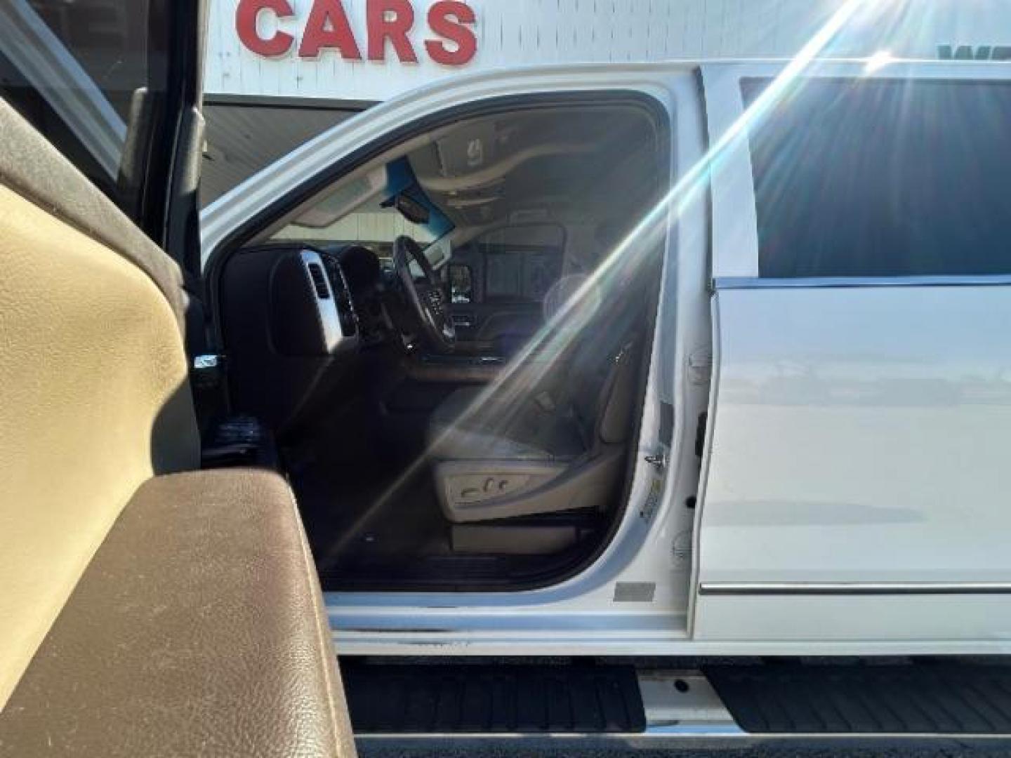 2018 Summit White GMC Sierra 3500HD SLT Crew Cab 4WD (1GT42XCG9JF) with an 6.0L V8 OHV 16V FFV engine, 6-Speed Automatic transmission, located at 12182 Garland Rd, Dallas, TX, 75218, (214) 521-2040, 0.000000, 0.000000 - Photo#12