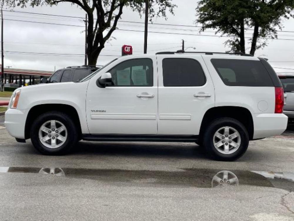 2013 Summit White GMC Yukon SLE 2WD (1GKS1AE07DR) with an 5.3L V8 OHV 16V FFV engine, 6-Speed Automatic transmission, located at 12182 Garland Rd, Dallas, TX, 75218, (214) 521-2040, 0.000000, 0.000000 - Photo #3