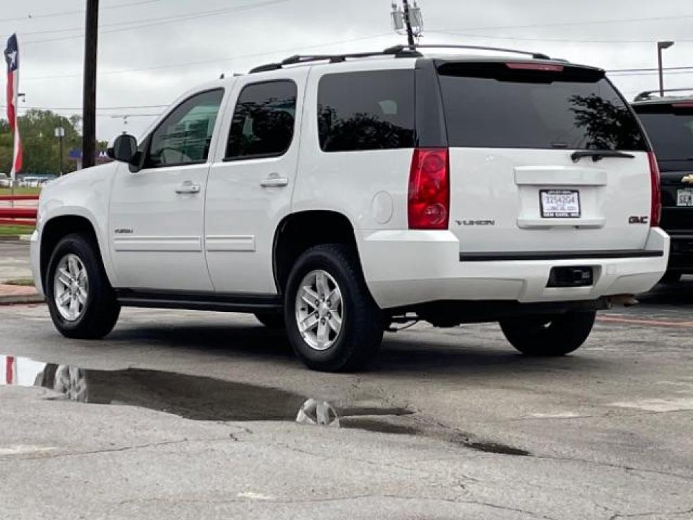 2013 Summit White GMC Yukon SLE 2WD (1GKS1AE07DR) with an 5.3L V8 OHV 16V FFV engine, 6-Speed Automatic transmission, located at 12182 Garland Rd, Dallas, TX, 75218, (214) 521-2040, 0.000000, 0.000000 - Photo #4