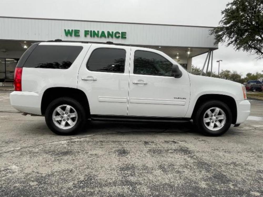 2013 Summit White GMC Yukon SLE 2WD (1GKS1AE07DR) with an 5.3L V8 OHV 16V FFV engine, 6-Speed Automatic transmission, located at 12182 Garland Rd, Dallas, TX, 75218, (214) 521-2040, 0.000000, 0.000000 - Photo #7