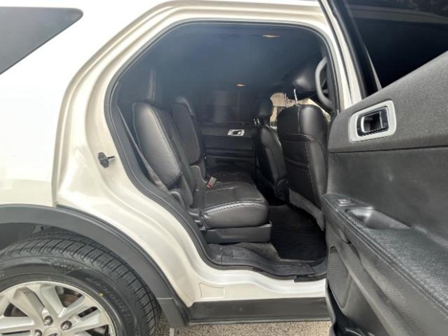 2014 White /Charcoal Black Ford Explorer XLT 4WD (1FM5K8D85EG) with an 3.5L V6 DOHC 24V engine, 6-Speed Automatic transmission, located at 12182 Garland Rd, Dallas, TX, 75218, (214) 521-2040, 0.000000, 0.000000 - Photo#10