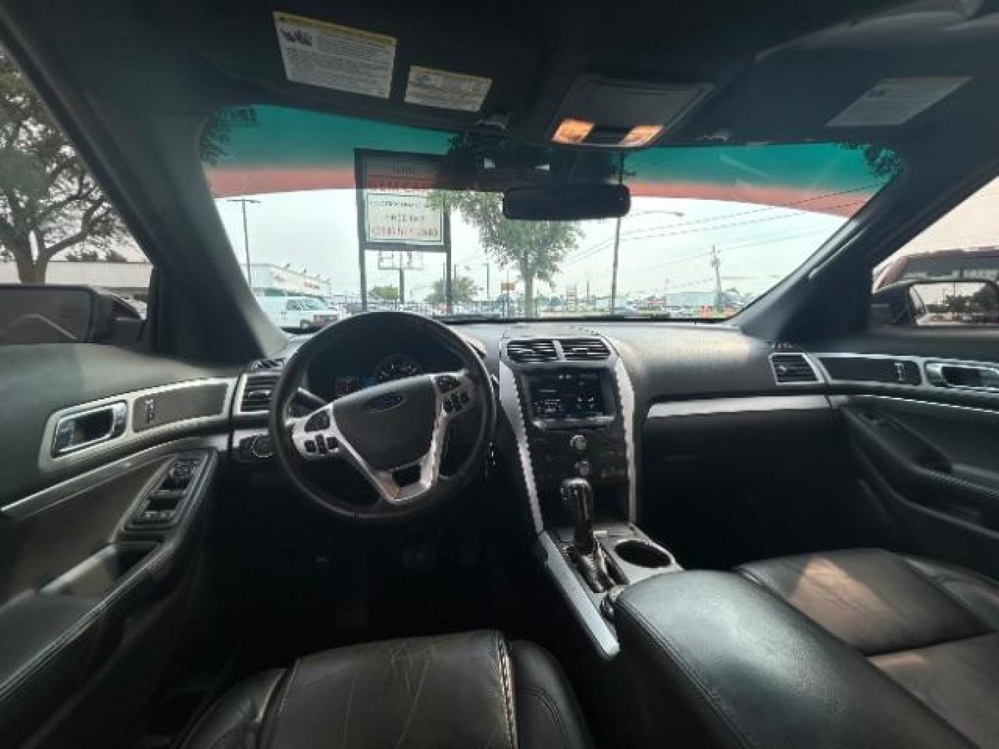 2014 White /Charcoal Black Ford Explorer XLT 4WD (1FM5K8D85EG) with an 3.5L V6 DOHC 24V engine, 6-Speed Automatic transmission, located at 12182 Garland Rd, Dallas, TX, 75218, (214) 521-2040, 0.000000, 0.000000 - Photo#13