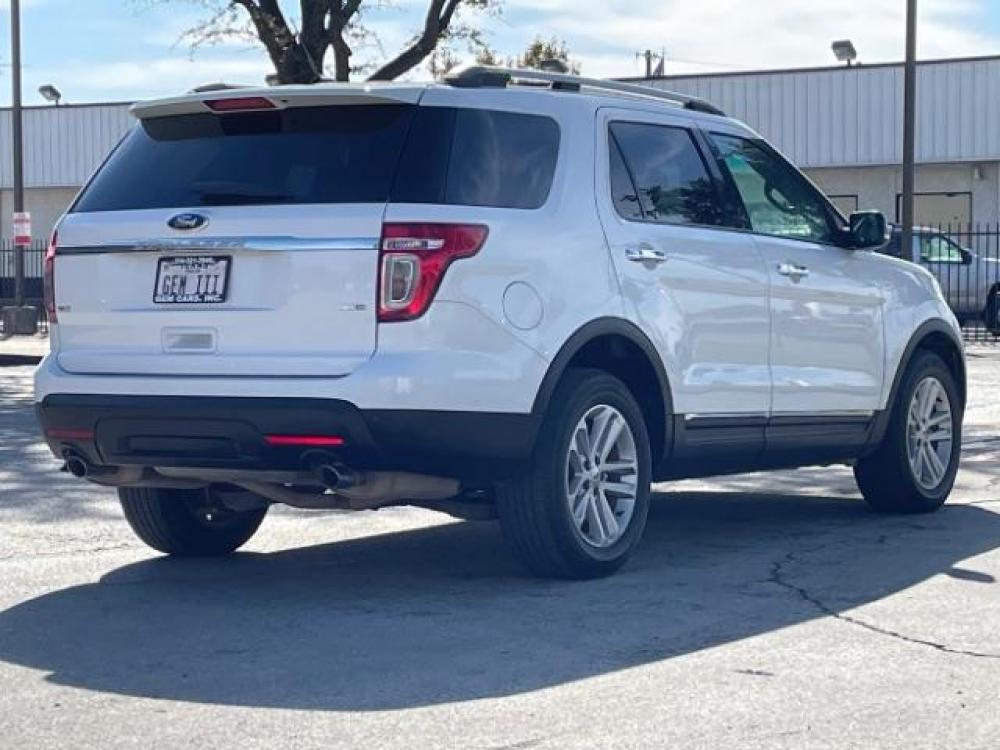 2013 Oxford White Ford Explorer XLT 4WD (1FM5K8D81DG) with an 3.5L V6 DOHC 24V engine, 6-Speed Automatic transmission, located at 12182 Garland Rd, Dallas, TX, 75218, (214) 521-2040, 0.000000, 0.000000 - Photo #6