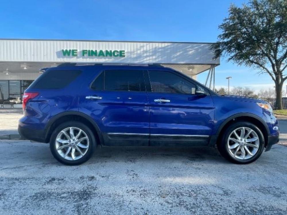 2013 Deep Impact Blue Metallic Ford Explorer XLT FWD (1FM5K7D88DG) with an 3.5L V6 DOHC 24V engine, 6-Speed Automatic transmission, located at 12182 Garland Rd, Dallas, TX, 75218, (214) 521-2040, 0.000000, 0.000000 - Photo #4