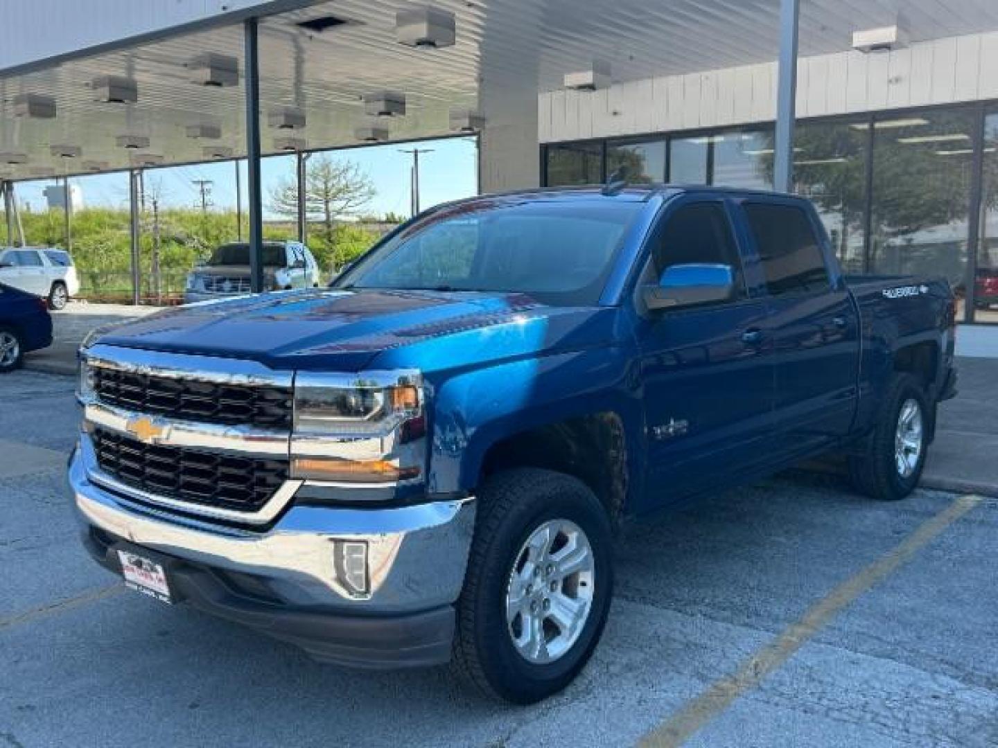 2016 Deep Ocean Blue Meta Chevrolet Silverado 1500 LT Crew Cab 2WD (3GCPCREC8GG) with an 5.3L V8 OHV 16V engine, 6-Speed Automatic transmission, located at 12182 Garland Rd, Dallas, TX, 75218, (214) 521-2040, 0.000000, 0.000000 - Photo#2