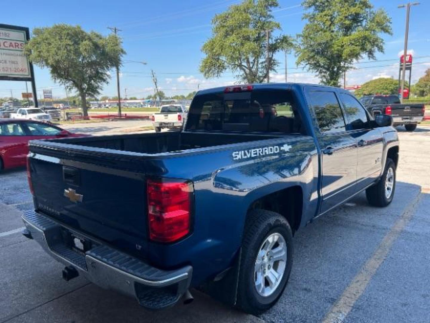 2016 Deep Ocean Blue Meta Chevrolet Silverado 1500 LT Crew Cab 2WD (3GCPCREC8GG) with an 5.3L V8 OHV 16V engine, 6-Speed Automatic transmission, located at 12182 Garland Rd, Dallas, TX, 75218, (214) 521-2040, 0.000000, 0.000000 - Photo#6