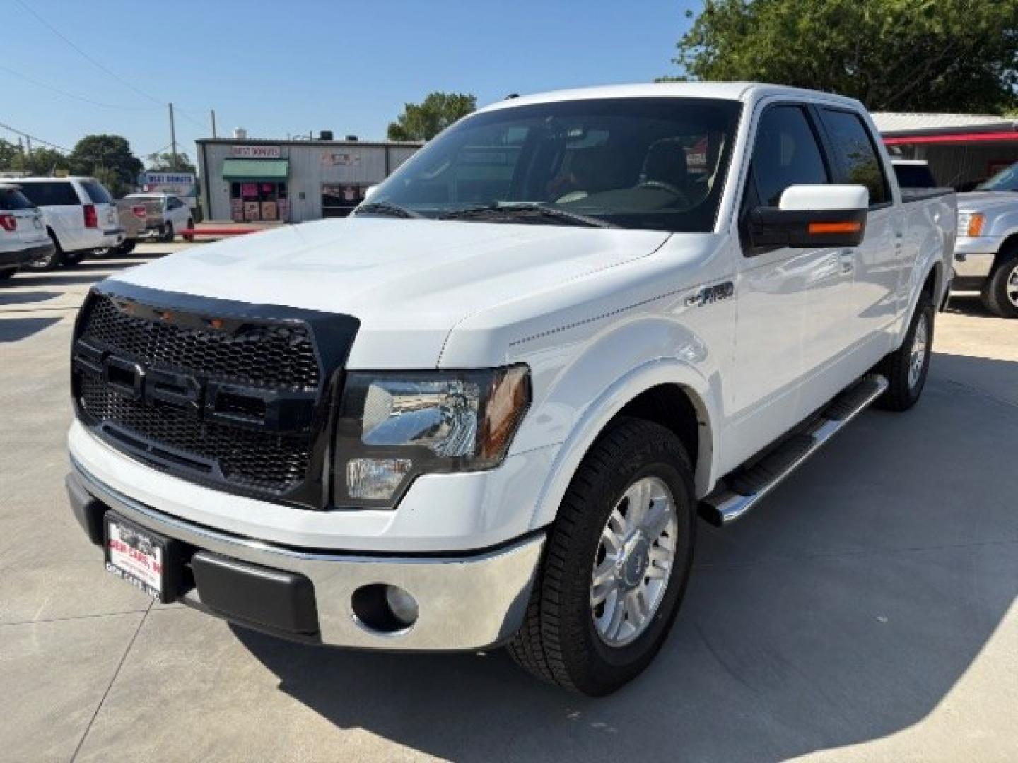 2012 Oxford White Ford F-150 Lariat SuperCrew 5.5 (1FTFW1CF4CF) with an 5.0L V8 engine, 6-Speed Automatic transmission, located at 12182 Garland Rd, Dallas, TX, 75218, (214) 521-2040, 0.000000, 0.000000- Photo#2