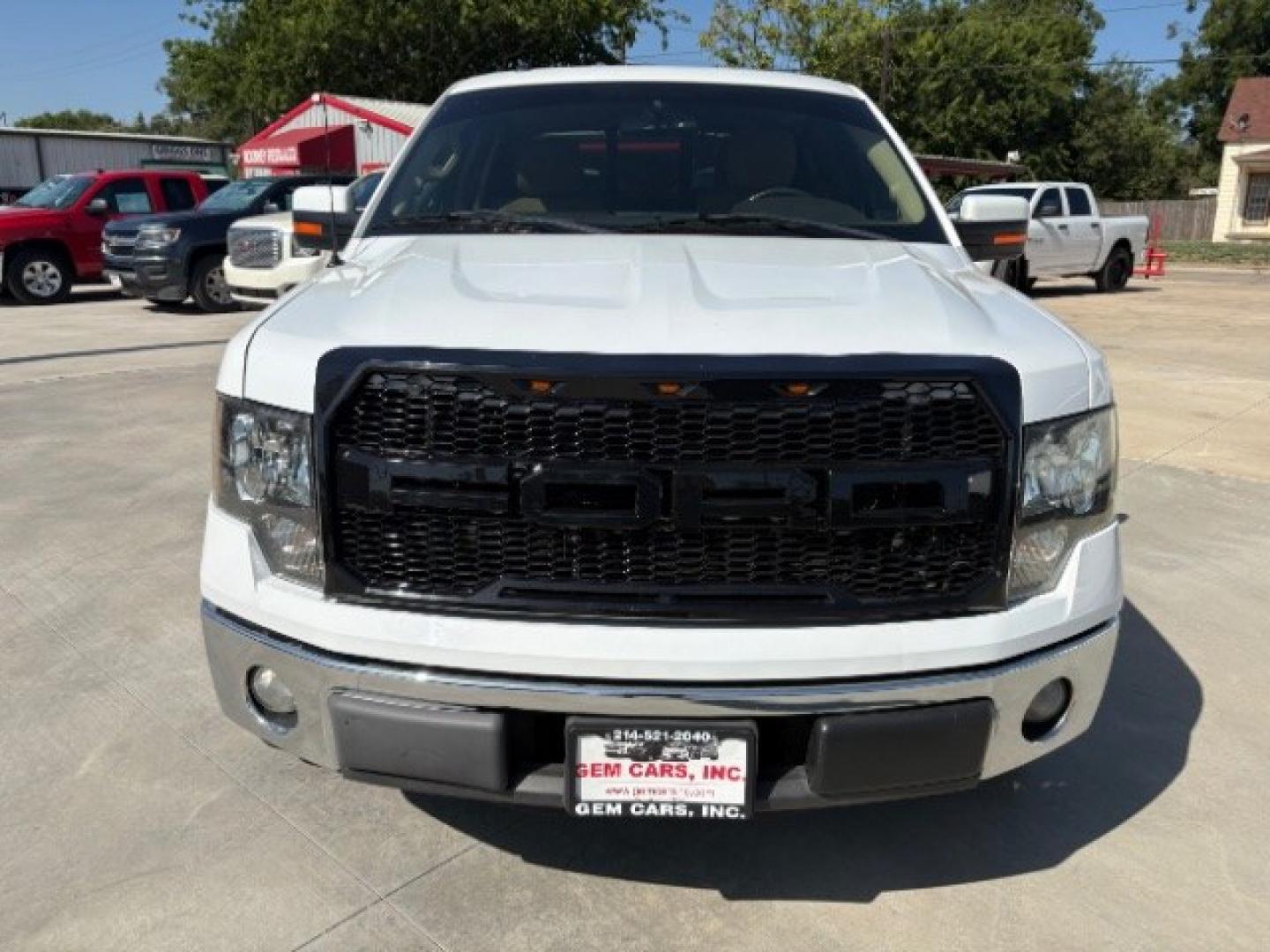 2012 Oxford White Ford F-150 Lariat SuperCrew 5.5 (1FTFW1CF4CF) with an 5.0L V8 engine, 6-Speed Automatic transmission, located at 12182 Garland Rd, Dallas, TX, 75218, (214) 521-2040, 0.000000, 0.000000- Photo#3