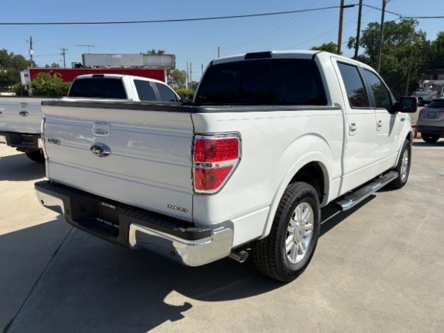2012 Oxford White Ford F-150 Lariat SuperCrew 5.5 (1FTFW1CF4CF) with an 5.0L V8 engine, 6-Speed Automatic transmission, located at 12182 Garland Rd, Dallas, TX, 75218, (214) 521-2040, 0.000000, 0.000000- Photo#4