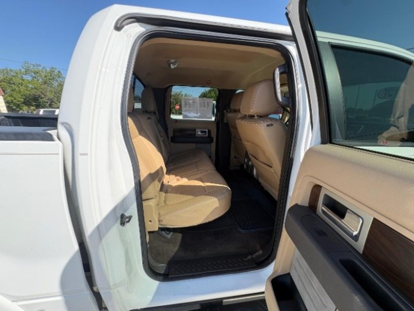 2012 Oxford White Ford F-150 Lariat SuperCrew 5.5 (1FTFW1CF4CF) with an 5.0L V8 engine, 6-Speed Automatic transmission, located at 12182 Garland Rd, Dallas, TX, 75218, (214) 521-2040, 0.000000, 0.000000- Photo#7