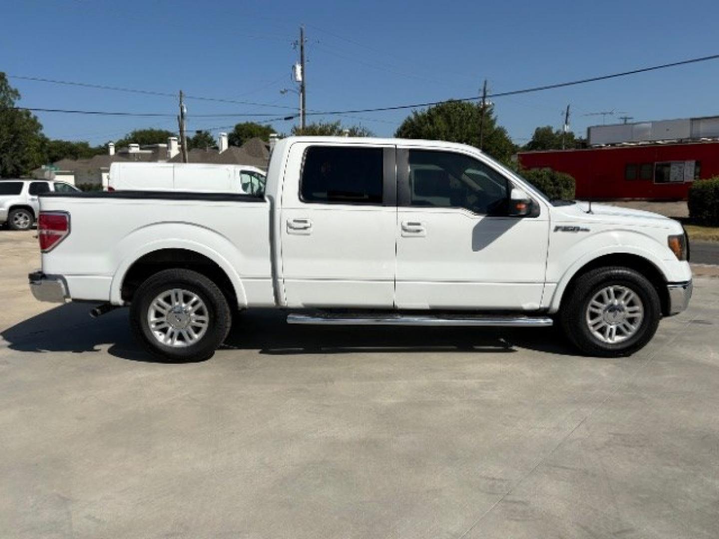 2012 Oxford White Ford F-150 Lariat SuperCrew 5.5 (1FTFW1CF4CF) with an 5.0L V8 engine, 6-Speed Automatic transmission, located at 12182 Garland Rd, Dallas, TX, 75218, (214) 521-2040, 0.000000, 0.000000- Photo#9