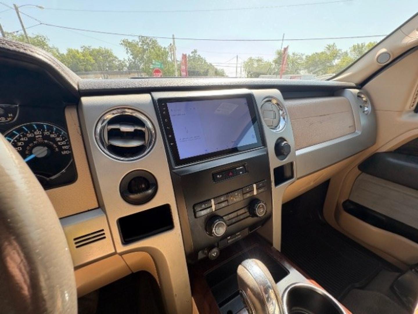 2012 Oxford White Ford F-150 Lariat SuperCrew 5.5 (1FTFW1CF4CF) with an 5.0L V8 engine, 6-Speed Automatic transmission, located at 12182 Garland Rd, Dallas, TX, 75218, (214) 521-2040, 0.000000, 0.000000- Photo#17
