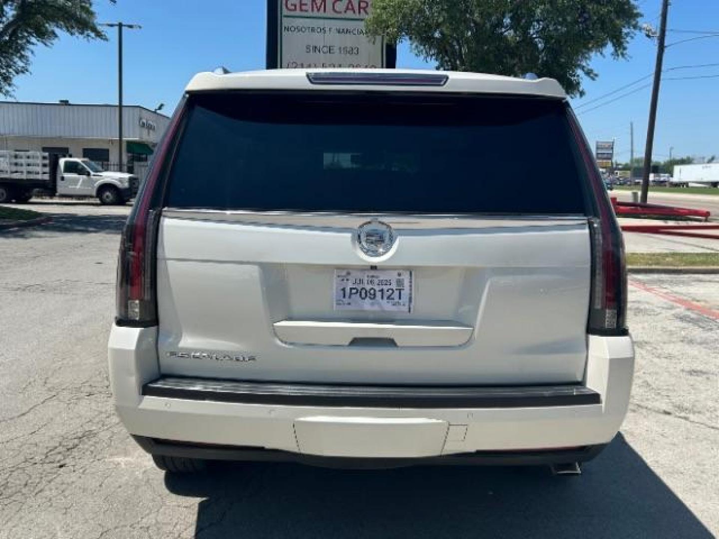 2015 White Diamond Tricoa Cadillac Escalade Premium 4WD (1GYS4CKJ9FR) with an 6.2L V8 OHV 16V FFV engine, 6-Speed Automatic transmission, located at 12182 Garland Rd, Dallas, TX, 75218, (214) 521-2040, 0.000000, 0.000000 - Photo#5