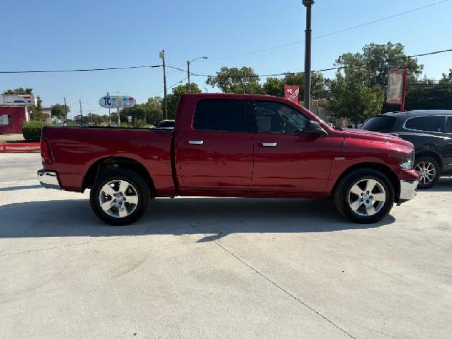 2012 Flame Red /Light Pebble Beige/Bark Brown Cloth Interior RAM 1500 SLT Crew Cab 4WD (1C6RD7LT6CS) with an 5.7L V8 OHV 16V engine, 6-Speed Automatic transmission, located at 12182 Garland Rd, Dallas, TX, 75218, (214) 521-2040, 0.000000, 0.000000 - Photo#7