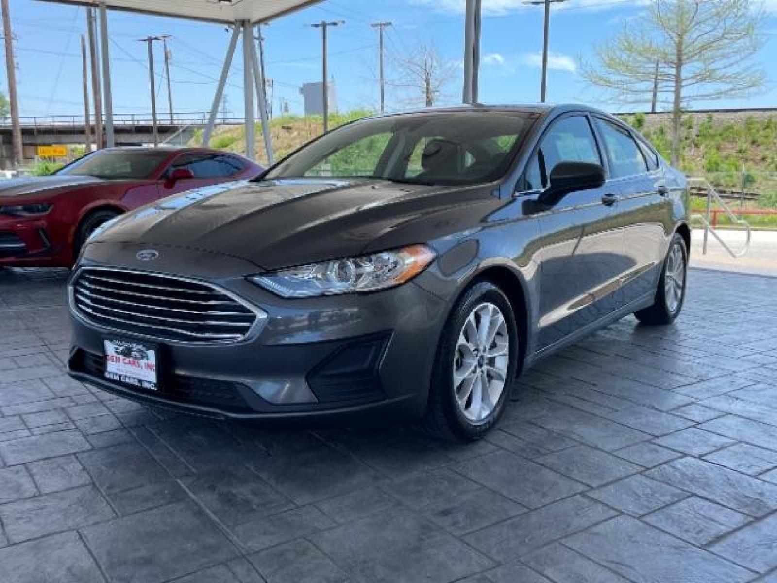 2019 Magnetic Metallic /Ebony, cloth Ford Fusion SE (3FA6P0HD5KR) with an 1.5L L4 DOHC 16V engine, 6-Speed Automatic transmission, located at 12182 Garland Rd, Dallas, TX, 75218, (214) 521-2040, 0.000000, 0.000000 - Photo #4