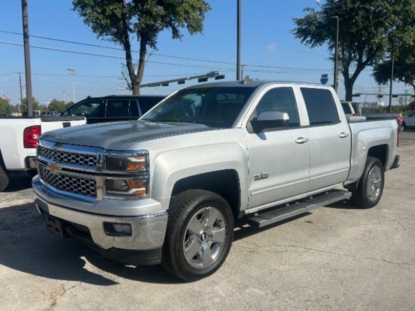 2015 Silver Chevrolet Silverado 1500 LT Crew Cab 2WD (3GCPCREC1FG) with an 5.3L V8 OHV 16V engine, 6-Speed Automatic transmission, located at 12182 Garland Rd, Dallas, TX, 75218, (214) 521-2040, 0.000000, 0.000000- Photo#2