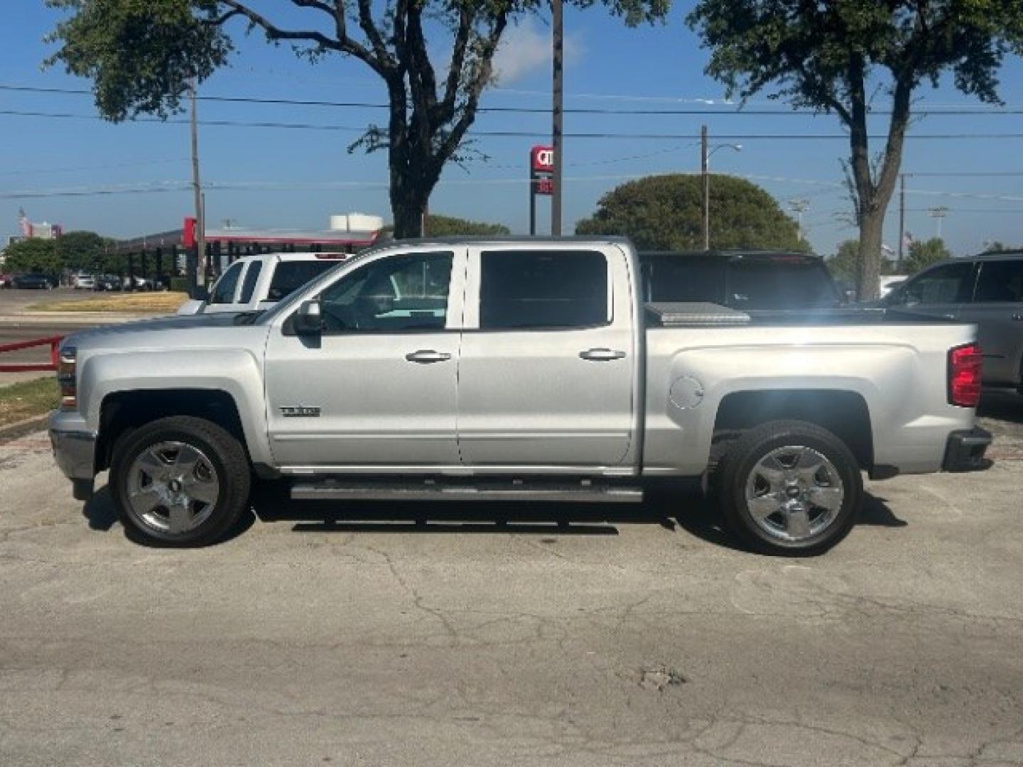 2015 Silver Chevrolet Silverado 1500 LT Crew Cab 2WD (3GCPCREC1FG) with an 5.3L V8 OHV 16V engine, 6-Speed Automatic transmission, located at 12182 Garland Rd, Dallas, TX, 75218, (214) 521-2040, 0.000000, 0.000000- Photo#3