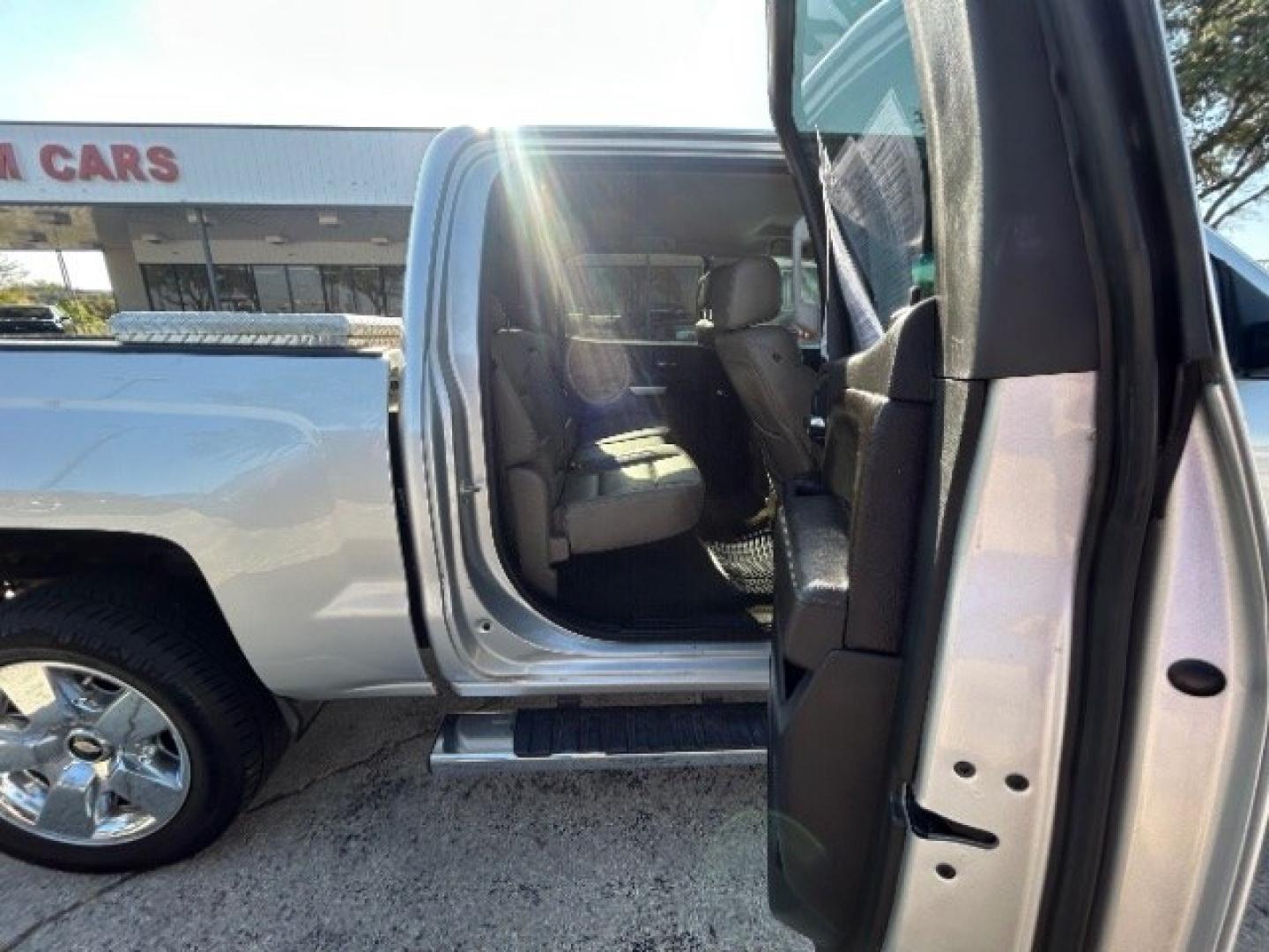 2015 Silver Chevrolet Silverado 1500 LT Crew Cab 2WD (3GCPCREC1FG) with an 5.3L V8 OHV 16V engine, 6-Speed Automatic transmission, located at 12182 Garland Rd, Dallas, TX, 75218, (214) 521-2040, 0.000000, 0.000000- Photo#9
