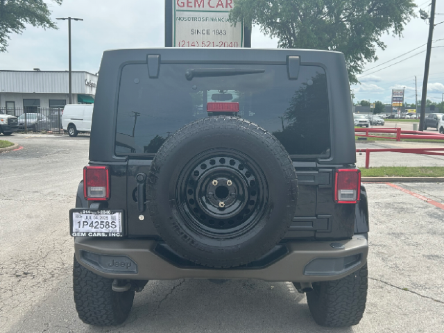 2017 Black Clear Coat Jeep Wrangler Unlimited Sahara 4WD (1C4BJWEG7HL) with an 3.6L V6 DOHC 24V FFV engine, located at 12182 Garland Rd, Dallas, TX, 75218, (214) 521-2040, 0.000000, 0.000000 - Photo#5