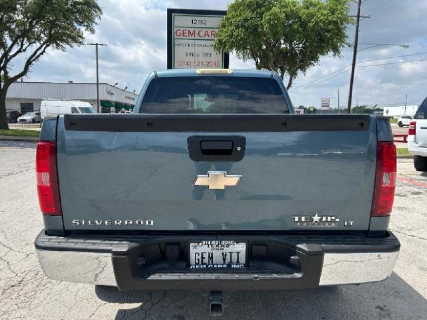 2009 Blue Granite Metalli Chevrolet Silverado 1500 LT1 Crew Cab 2WD (3GCEC23J09G) with an 5.3L V8 OHV 16V engine, 6-Speed Automatic transmission, located at 12182 Garland Rd, Dallas, TX, 75218, (214) 521-2040, 0.000000, 0.000000 - Photo#3