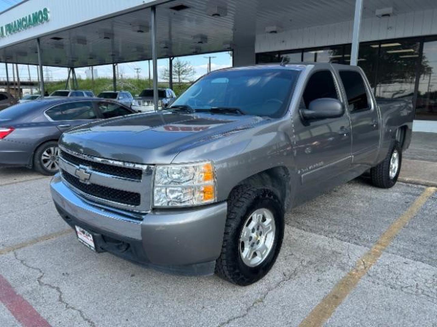 2008 Graystone Metallic Chevrolet Silverado 1500 LT1 Crew Cab 2WD (3GCEC13J38G) with an 5.3L V8 OHV 16V engine, 4-Speed Automatic transmission, located at 12182 Garland Rd, Dallas, TX, 75218, (214) 521-2040, 0.000000, 0.000000 - Photo#2