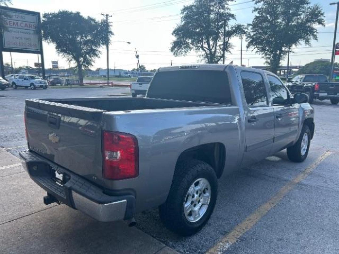 2008 Graystone Metallic Chevrolet Silverado 1500 LT1 Crew Cab 2WD (3GCEC13J38G) with an 5.3L V8 OHV 16V engine, 4-Speed Automatic transmission, located at 12182 Garland Rd, Dallas, TX, 75218, (214) 521-2040, 0.000000, 0.000000 - Photo#6