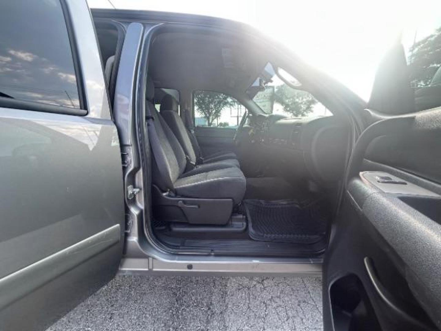 2008 Graystone Metallic Chevrolet Silverado 1500 LT1 Crew Cab 2WD (3GCEC13J38G) with an 5.3L V8 OHV 16V engine, 4-Speed Automatic transmission, located at 12182 Garland Rd, Dallas, TX, 75218, (214) 521-2040, 0.000000, 0.000000 - Photo#8