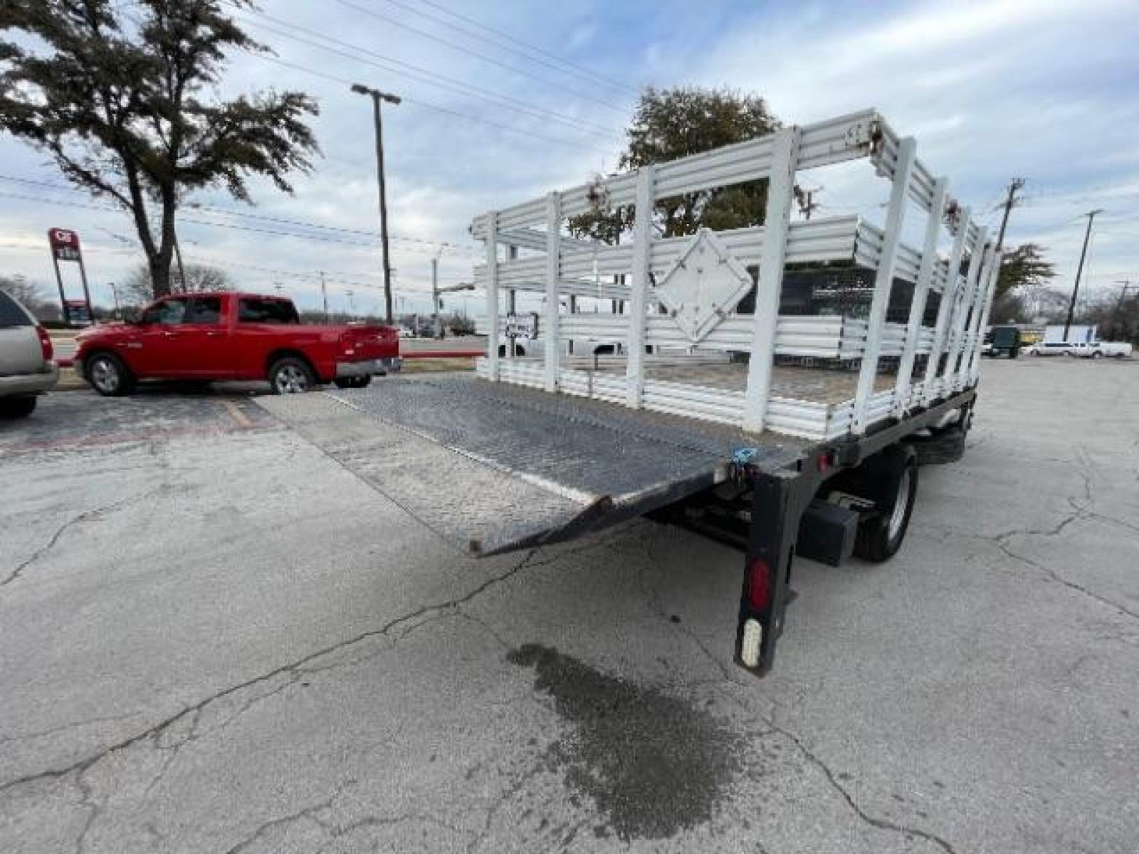 2014 Oxford White Ford F-350 SD XL DRW 2WD (1FDRF3G63EE) with an 6.2L V8 OHV 16V engine, 6-Speed Automatic transmission, located at 12182 Garland Rd, Dallas, TX, 75218, (214) 521-2040, 0.000000, 0.000000 - Photo #4