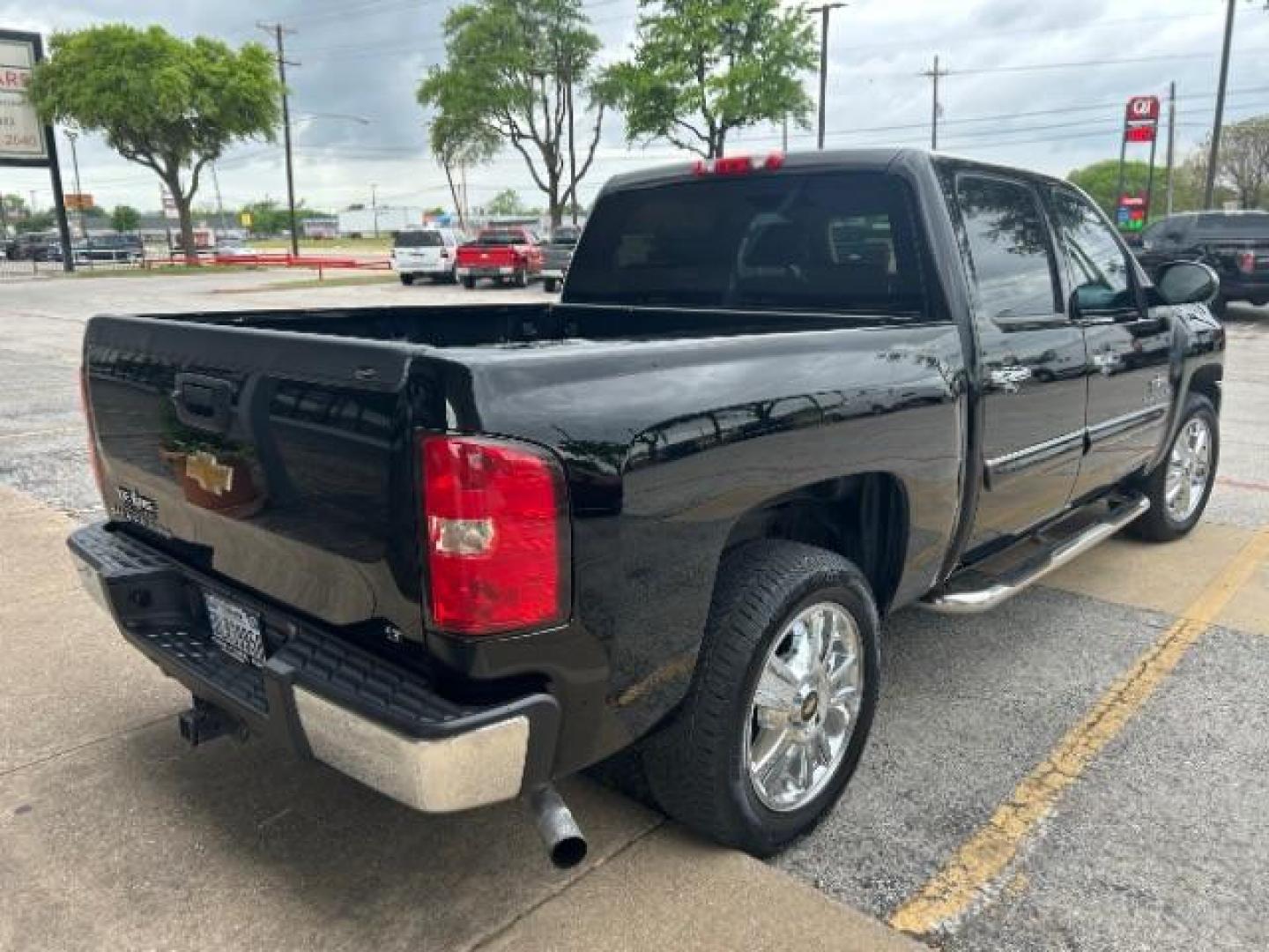 2012 Black Chevrolet Silverado 1500 LT Crew Cab 2WD (3GCPCSE07CG) with an 5.3L V8 OHV 16V FFV engine, 6-Speed Automatic transmission, located at 12182 Garland Rd, Dallas, TX, 75218, (214) 521-2040, 0.000000, 0.000000 - Photo#9