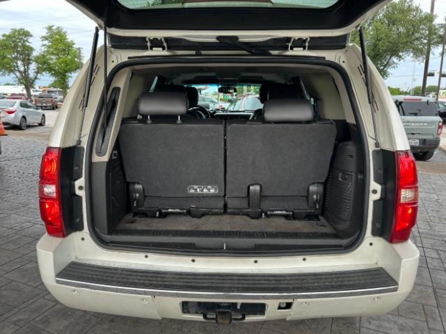 2011 White Diamond /Light Cashmere/Dark Chevrolet Tahoe LTZ 2WD (1GNSCCE05BR) with an 5.3L V8 OHV 16V FFV engine, 6-Speed Automatic transmission, located at 12182 Garland Rd, Dallas, TX, 75218, (214) 521-2040, 0.000000, 0.000000 - Photo#6