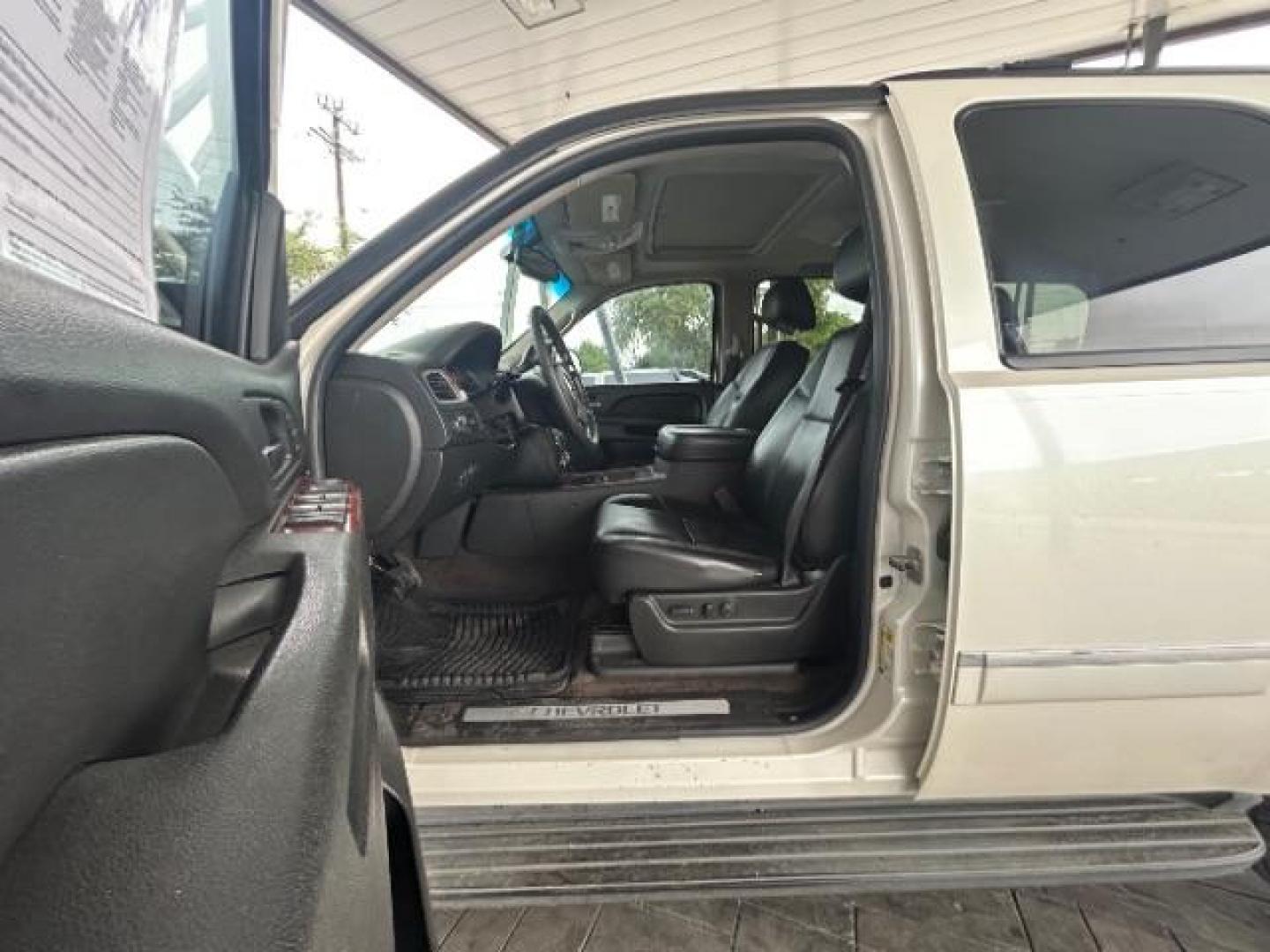 2011 White Diamond /Light Cashmere/Dark Chevrolet Tahoe LTZ 2WD (1GNSCCE05BR) with an 5.3L V8 OHV 16V FFV engine, 6-Speed Automatic transmission, located at 12182 Garland Rd, Dallas, TX, 75218, (214) 521-2040, 0.000000, 0.000000 - Photo#14