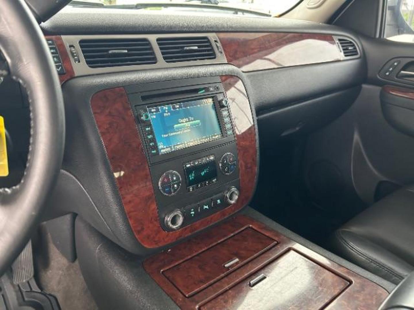 2011 White Diamond /Light Cashmere/Dark Chevrolet Tahoe LTZ 2WD (1GNSCCE05BR) with an 5.3L V8 OHV 16V FFV engine, 6-Speed Automatic transmission, located at 12182 Garland Rd, Dallas, TX, 75218, (214) 521-2040, 0.000000, 0.000000 - Photo#16