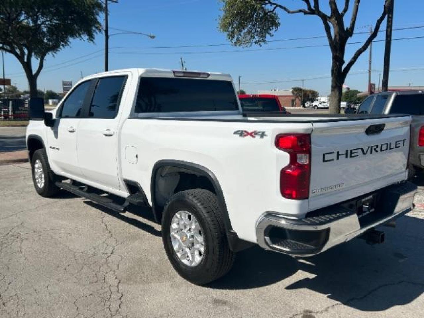 2021 White /Jet Black, cloth Chevrolet Silverado 2500HD LT Crew Cab Short Bo (1GC1YNEY9MF) with an 6.6L V8 OHV 16V DIES engine, 6-Speed Automatic transmission, located at 12182 Garland Rd, Dallas, TX, 75218, (214) 521-2040, 0.000000, 0.000000 - Photo#4